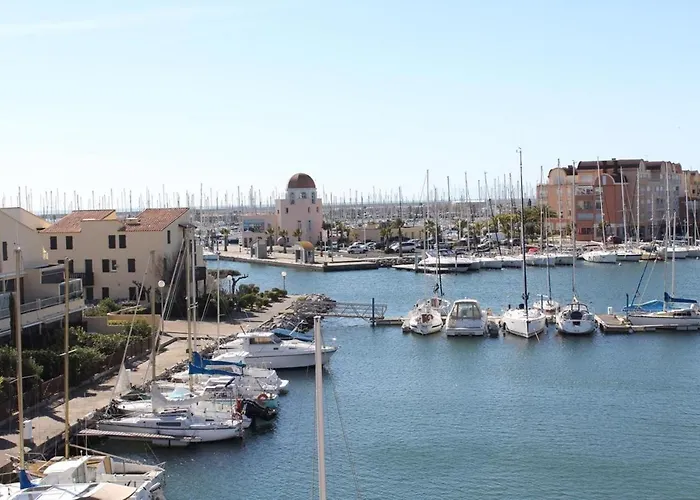 Avec Terrasse Et Jolie Vue Sur Port Gn580-033 *