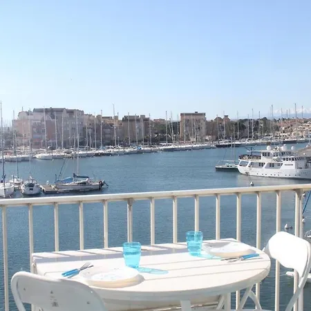 Avec Terrasse Et Jolie Vue Sur Port Gn580-033 דירה גרואיסאן