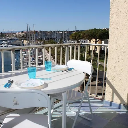 Avec Terrasse Et Jolie Vue Sur Port Gn580-033 *